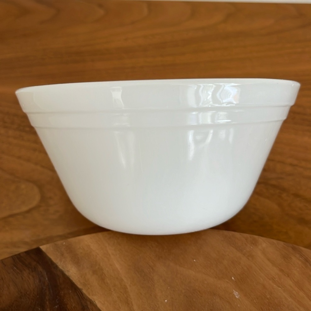 FEDERAL GLASS Vintage Milk Glass 5" Mixing Bowl Collectible Kitchenware